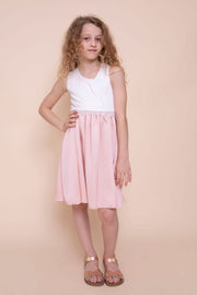 דגם ולרי 2 שמלה מסתובבת לילדה בשני צבעים. ורוד בהיר ולבן. חצאית השמלה עם שכבת טול מלמעלה